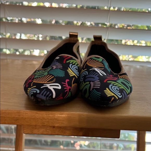 Women's Graffiti Patterned Pointed Flats - Black Multi - Picture 6 of 6